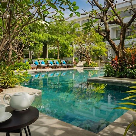 Eightfold Urban Resort Сіємреап Екстер'єр фото The swimming pool at the hotel