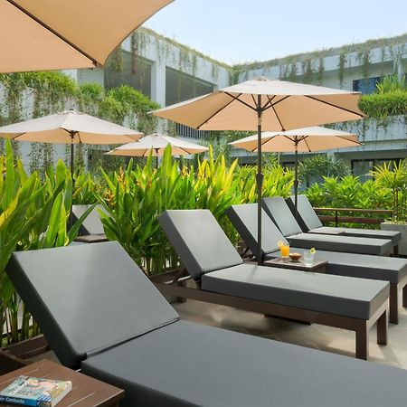 Eightfold Urban Resort Сіємреап Екстер'єр фото Pool Deck