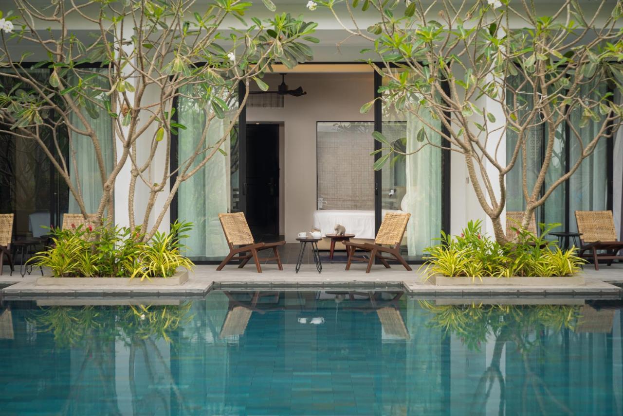 Eightfold Urban Resort Сіємреап Екстер'єр фото The pool at the hotel