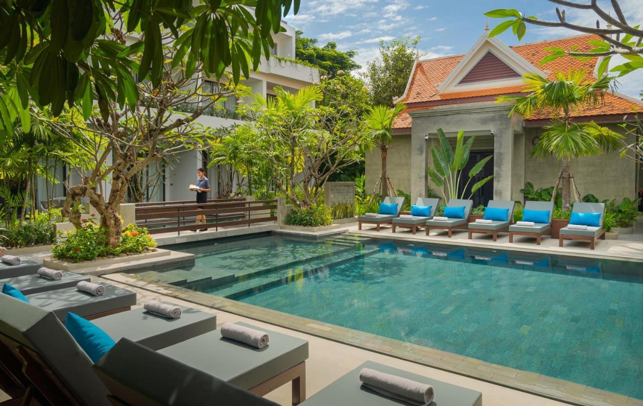 Eightfold Urban Resort Сіємреап Екстер'єр фото The swimming pool at The Library