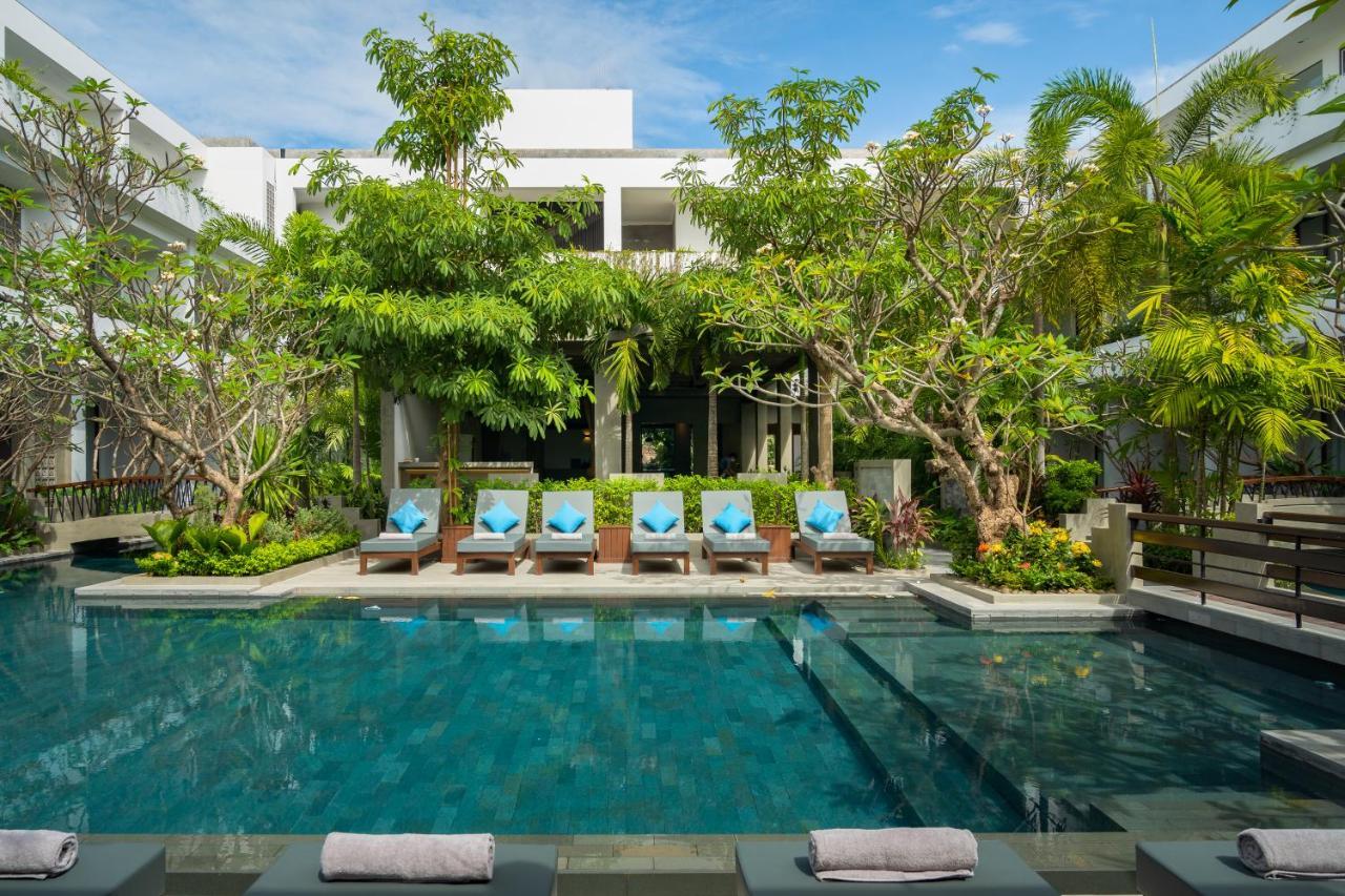 Eightfold Urban Resort Сіємреап Екстер'єр фото The hotel's pool