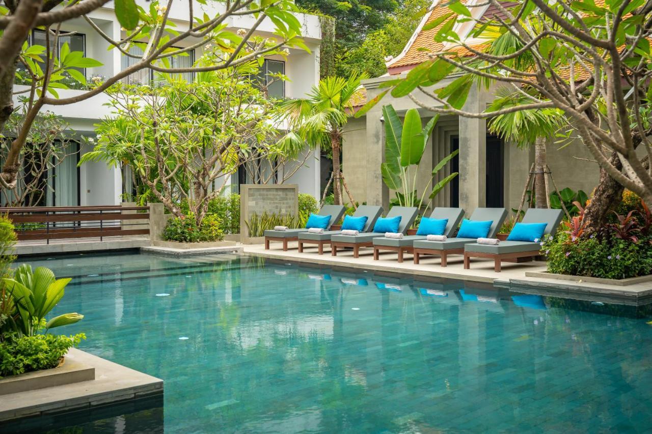 Eightfold Urban Resort Сіємреап Екстер'єр фото The swimming pool at the hotel