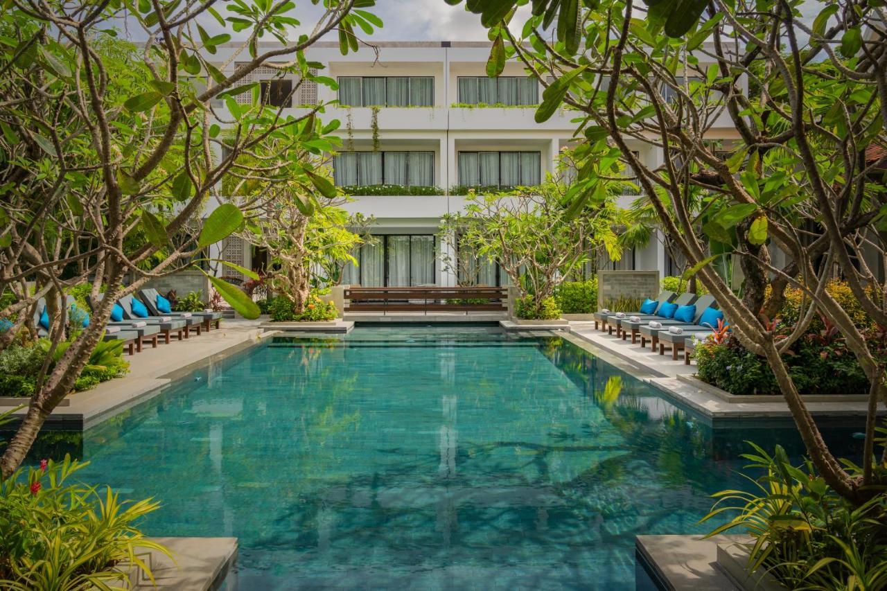 Eightfold Urban Resort Сіємреап Екстер'єр фото The hotel's swimming pool
