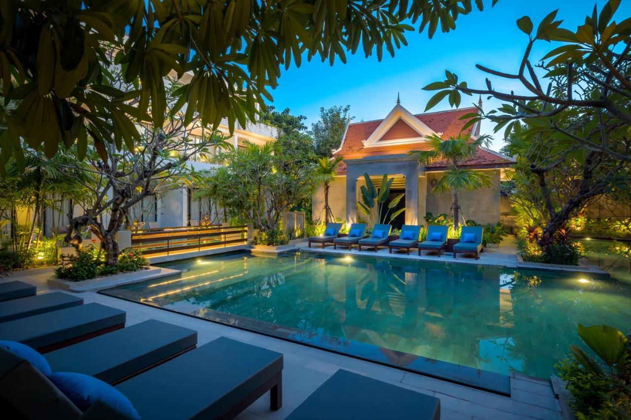 Eightfold Urban Resort Сіємреап Екстер'єр фото The hotel's swimming pool