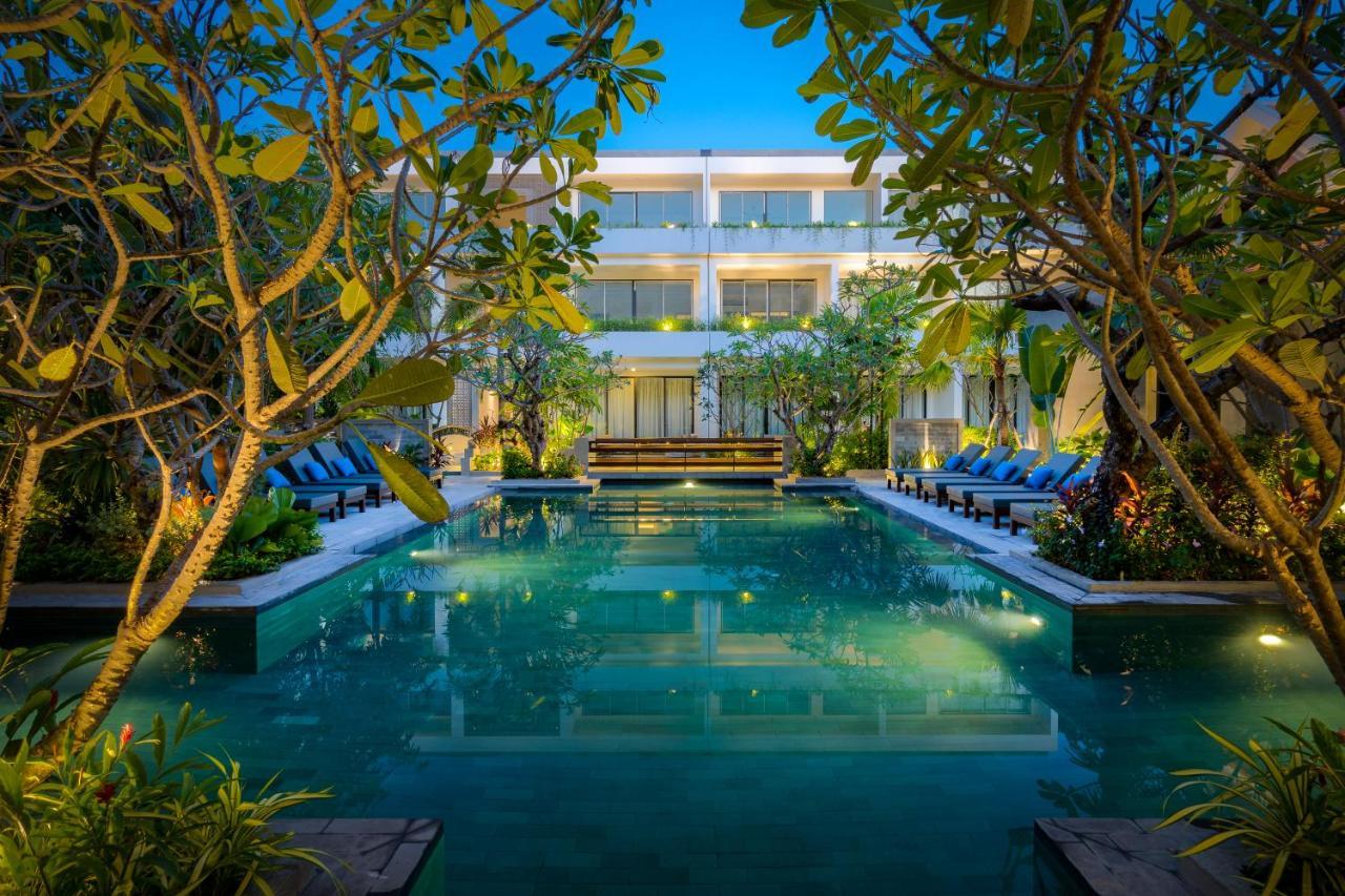 Eightfold Urban Resort Сіємреап Екстер'єр фото The hotel's swimming pool