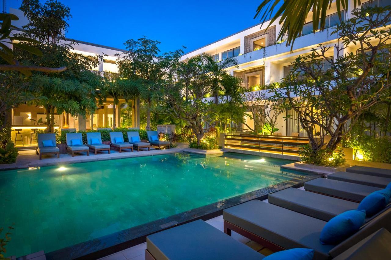 Eightfold Urban Resort Сіємреап Екстер'єр фото The hotel's pool