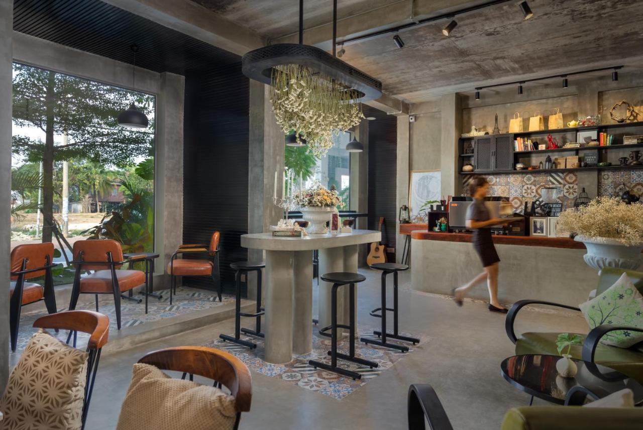 Eightfold Urban Resort Сіємреап Екстер'єр фото Interior of a coffee shop in Bangkok, Thailand