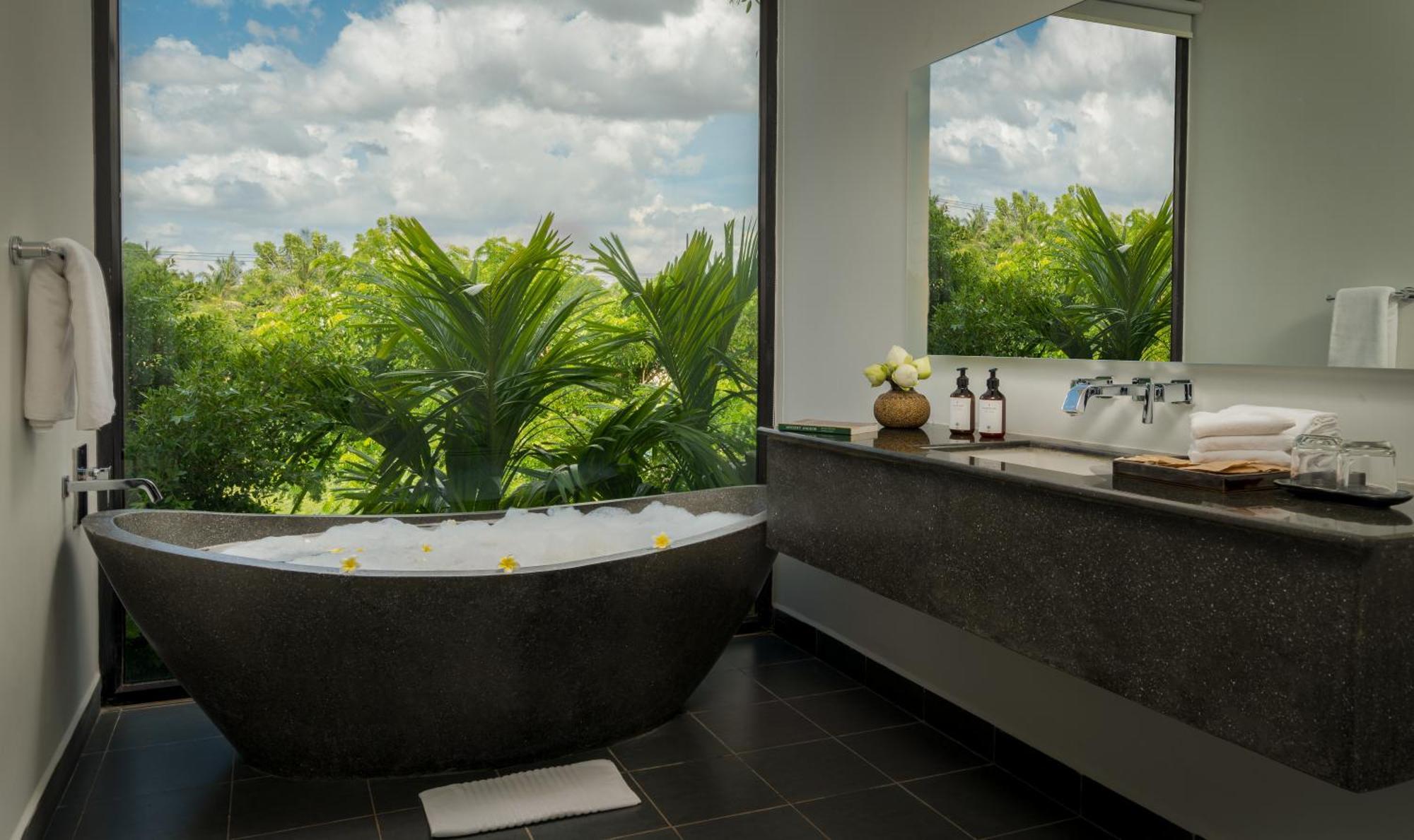 Eightfold Urban Resort Сіємреап Екстер'єр фото Bathroom at the Bvlgari Hotel, Mexico City