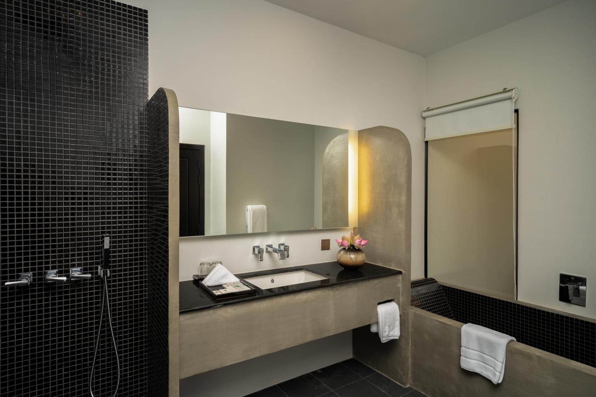 Eightfold Urban Resort Сіємреап Номер фото Bathroom